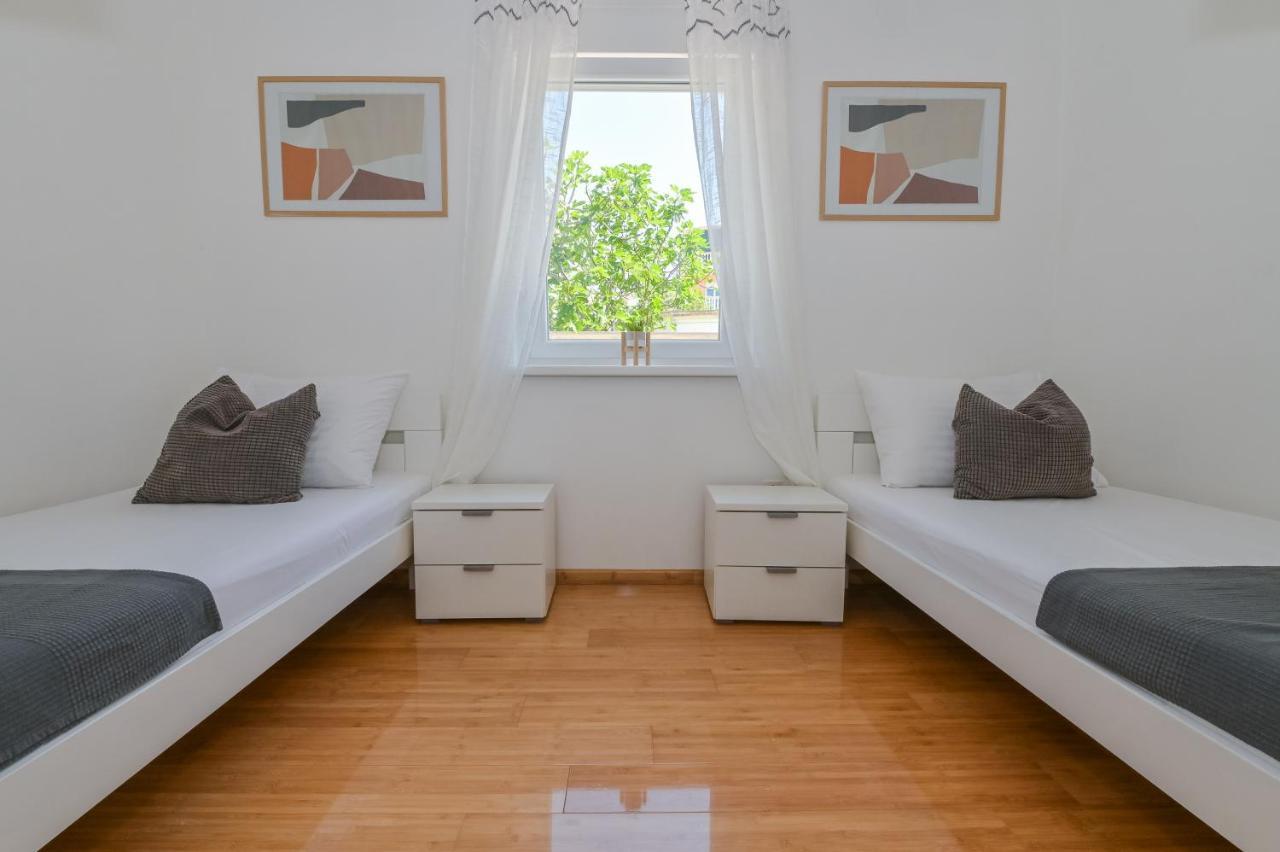 Apartment Funtastic With Private Pool 노바야 외부 사진