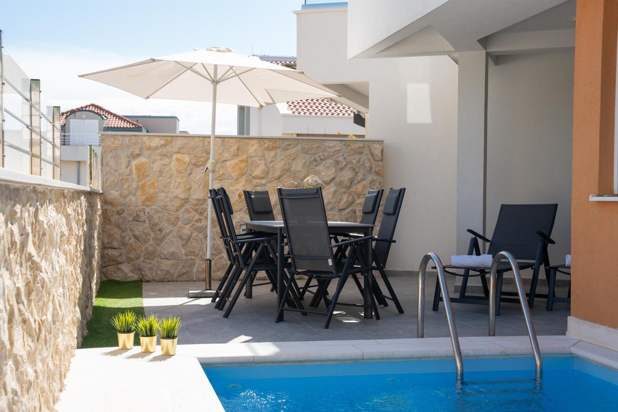 Apartment Funtastic With Private Pool 노바야 외부 사진