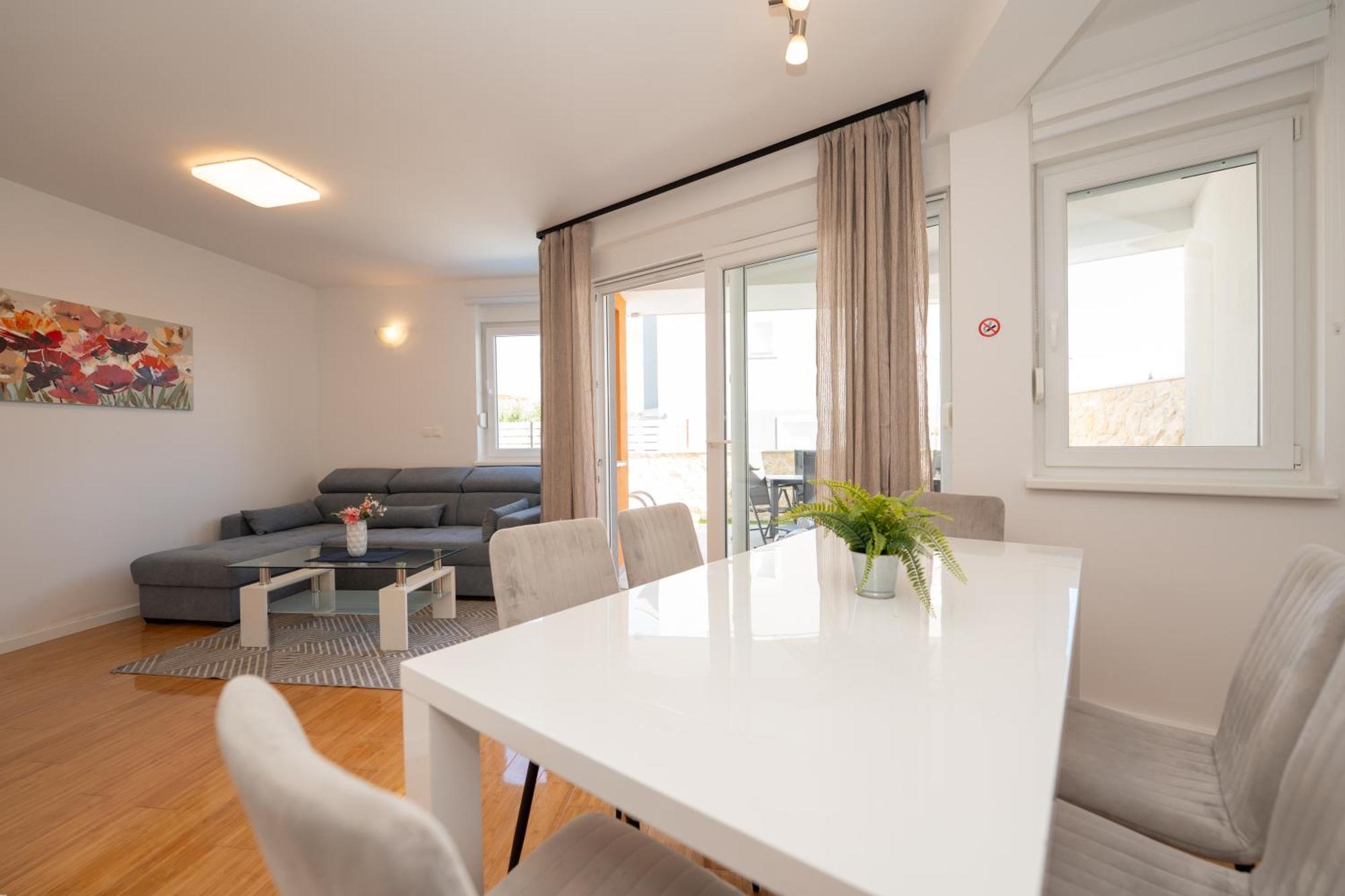 Apartment Funtastic With Private Pool 노바야 외부 사진