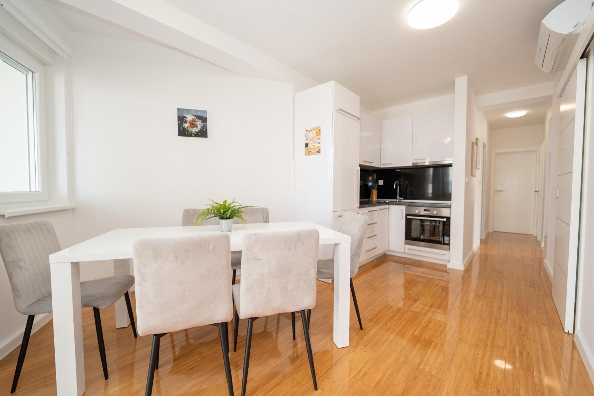 Apartment Funtastic With Private Pool 노바야 외부 사진
